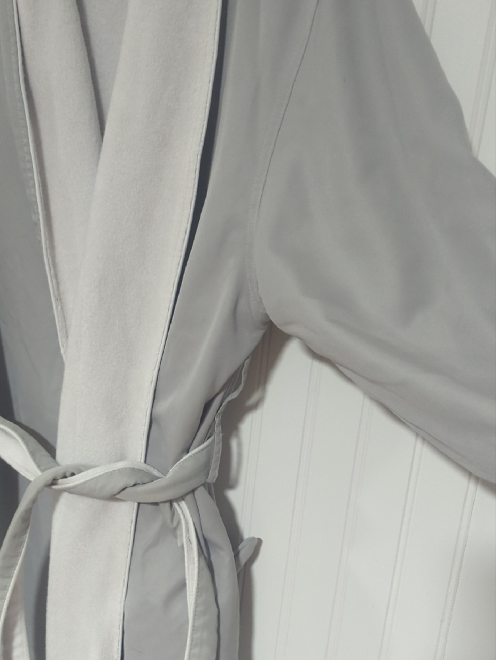 Kassatex Spa Light Gray Plush Robe - Picture 5 of 8